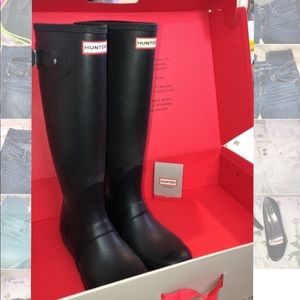 Black tall hunter boots